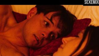 Chloe Carroll Göğüsler seks sahnesi - Balayı Aşaması