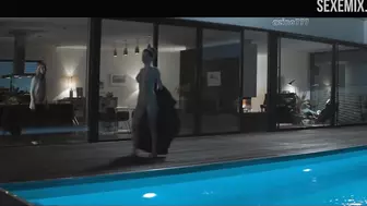 La nuda Ruby O. Fee nuota in piscina, - film Zazy