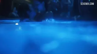 Escena de sexo en la piscina de Alexa Demie - Euforia