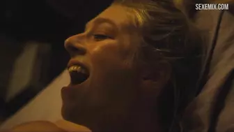 Scène de baiser de Hunter Schafer dans - Euphoria