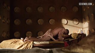 Sexo de Lucy Lawless com um gladiador ferido, cena em Spartacus