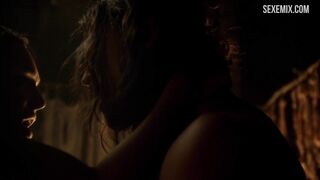 Escena de sexo de Erin Cummings Posición sexual de loto en Spartacus
