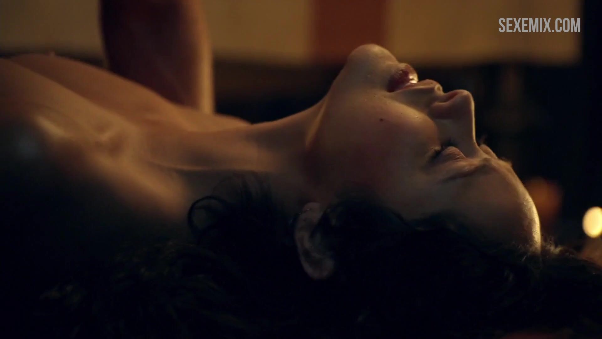 Атасы немересіне порно көруге көмектеседі