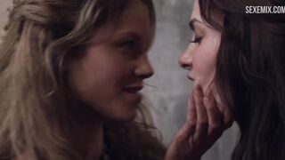 Cena sexy dos seios de Luna Rioumina em Spartacus