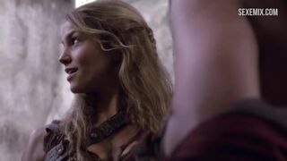 Cena sexy dos seios de Luna Rioumina em Spartacus