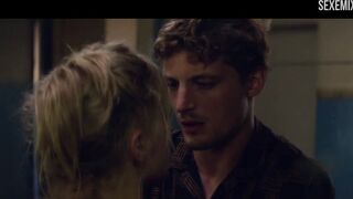 Sibyl'deki tuvalet sahnesinde Virginie Efira mastürbasyonu