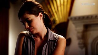 Carlee Baker und Anya Monzikova Lesbenmassageszene in Femme Fatales