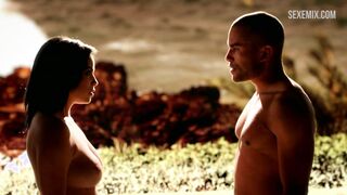 Scena del seno sexy di Daphne Duplaix in - Femme Fatales