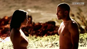 Scena del seno sexy di Daphne Duplaix in - Femme Fatales