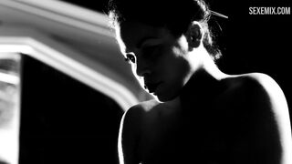 Femme Fatales'deki Daphne Duplaix erotik sahnesi