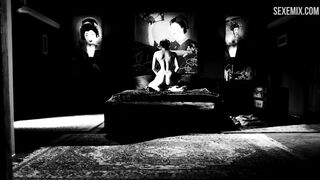 Femme Fatales'deki Daphne Duplaix erotik sahnesi