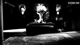 Femme Fatales'deki Daphne Duplaix erotik sahnesi