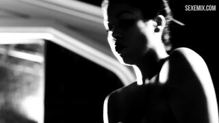 Femme Fatales'deki Daphne Duplaix erotik sahnesi