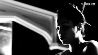 Femme Fatales'deki Daphne Duplaix erotik sahnesi