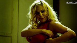 Cristin Michele nackte Szene mit großen Brüsten in Femme Fatales