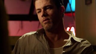 Tina Casciani, Femme Fatales'teki erkek sahnesini baştan çıkarıyor