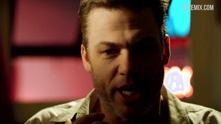 Tina Casciani, Femme Fatales'teki erkek sahnesini baştan çıkarıyor