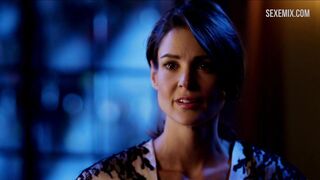 Scena sexy del seno di Tiffany Brouwer in Femme Fatales