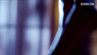 Scena sexy del seno di Tiffany Brouwer in Femme Fatales