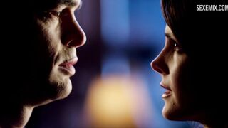 Scena sexy del seno di Tiffany Brouwer in Femme Fatales