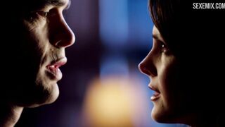 Scena sexy del seno di Tiffany Brouwer in Femme Fatales