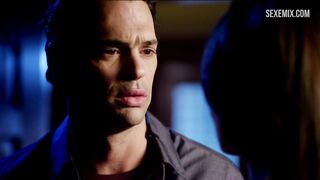 Scena sexy del seno di Tiffany Brouwer in Femme Fatales