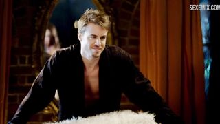 Scena del seno sexy del valzer di Jasmine in Femme Fatales