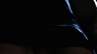 Sandra McCoy Femme Fatales'teki Kendini Parmaklama sahnesi