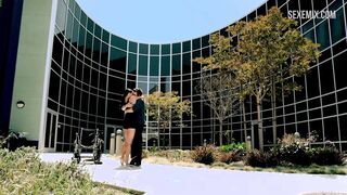 Эшли Ноэль соблазняет парня в сцене из фильма «Роковые женщины»