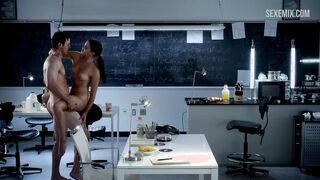 Горячая сцена с грудью Эшли Ноэль в Femme Fatales