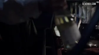 Nikki Griffin Breast Kiss nella scena in macchina in - Femme Fatales