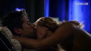 Горячая грудь Бетси Рю, сцена в стиле собачки в Femme Fatales