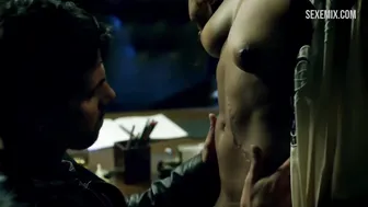 Scène de seins d'Heidi Marie Wanser dans Femme Fatales