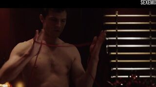 Связанная Дакота Джонсон трахается в постели, сцена из фильма Пятьдесят оттенков серого