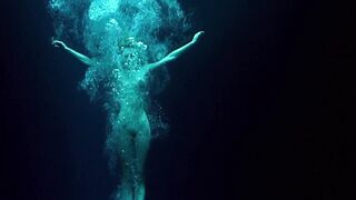 La migliore scena di nudo di Rebecca Romijn in Femme Fatale