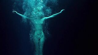 La migliore scena di nudo di Rebecca Romijn in Femme Fatale