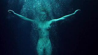 La migliore scena di nudo di Rebecca Romijn in Femme Fatale