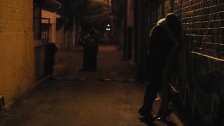 Scena hot e sexy di Erika Linder e Natalie Krill in Below Her Mouth