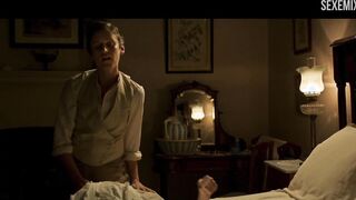 Scena lesbica di Keira Knightley e Denise Gough in Colette