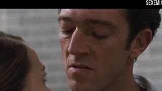 Сцена поцелуя Натали Портман в фильме Черный лебедь