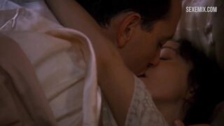 Maria de Medeiro'nun yatakta seksi, Henry ve Haziran sahnesi