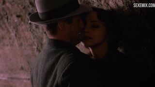 Maria de Medeiros tünelde seks yapıyor, Henry ve Haziran sahnesi