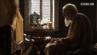 Эсме Бьянко моет свою киску, сцена в Игре престолов