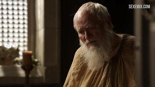 Эсме Бьянко моет свою киску, сцена в Игре престолов