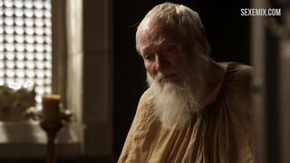 Эсме Бьянко моет свою киску, сцена в Игре престолов