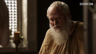 Эсме Бьянко моет свою киску, сцена в Игре престолов