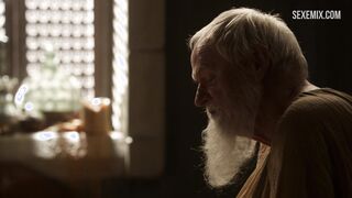 Эсме Бьянко моет свою киску, сцена в Игре престолов