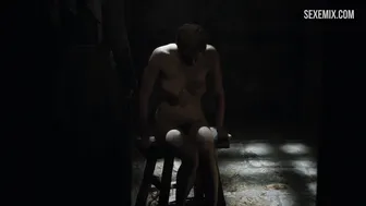 Naked Lena Headey gets washed and cut, scene in Game of Thrones