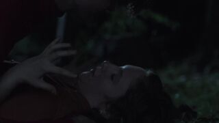 Lena Dunham fa sesso a terra, scena in Girls