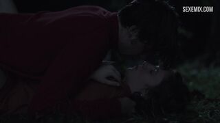 Lena Dunham fa sesso a terra, scena in Girls